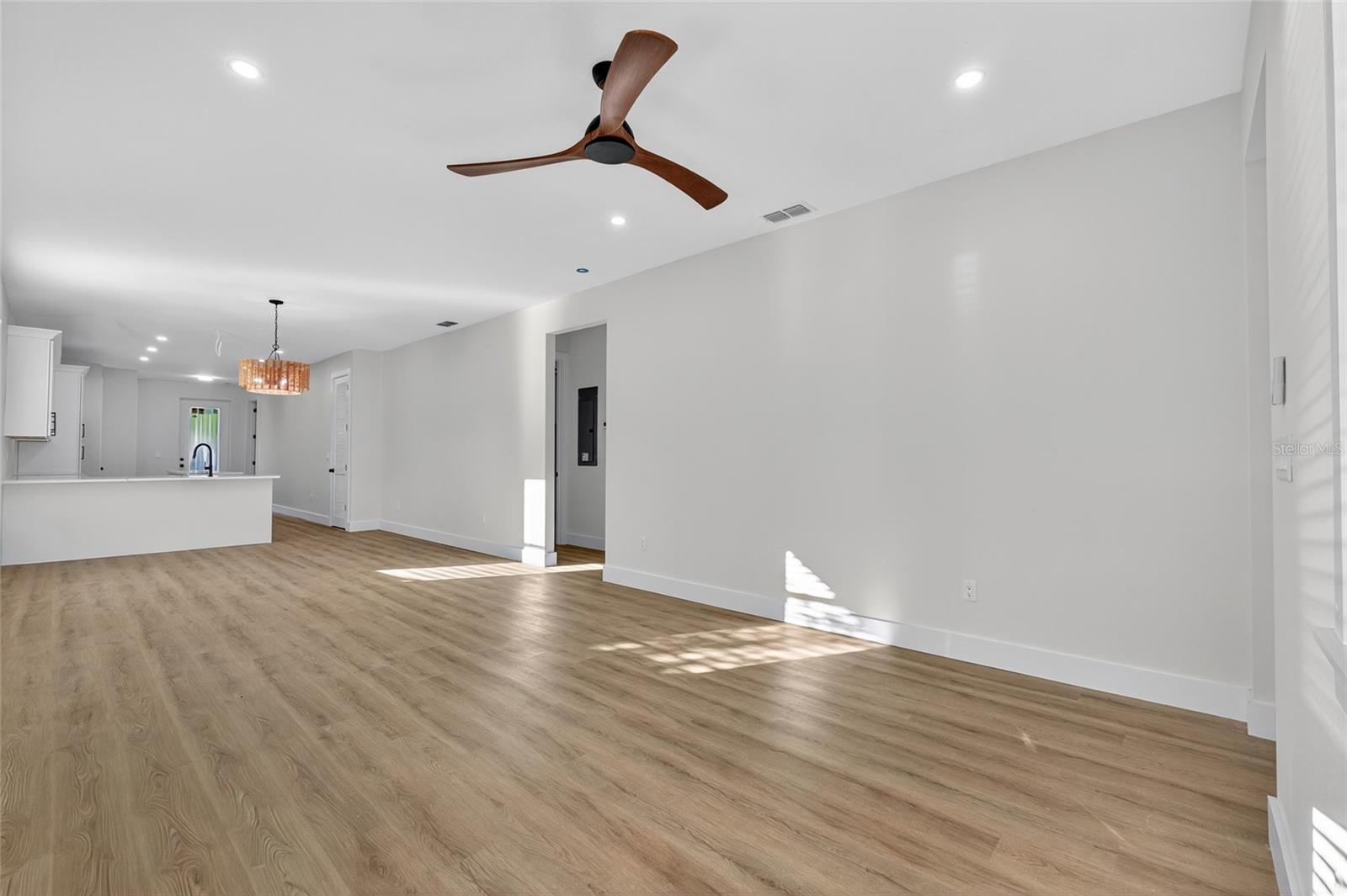 1515 E Knollwood Street