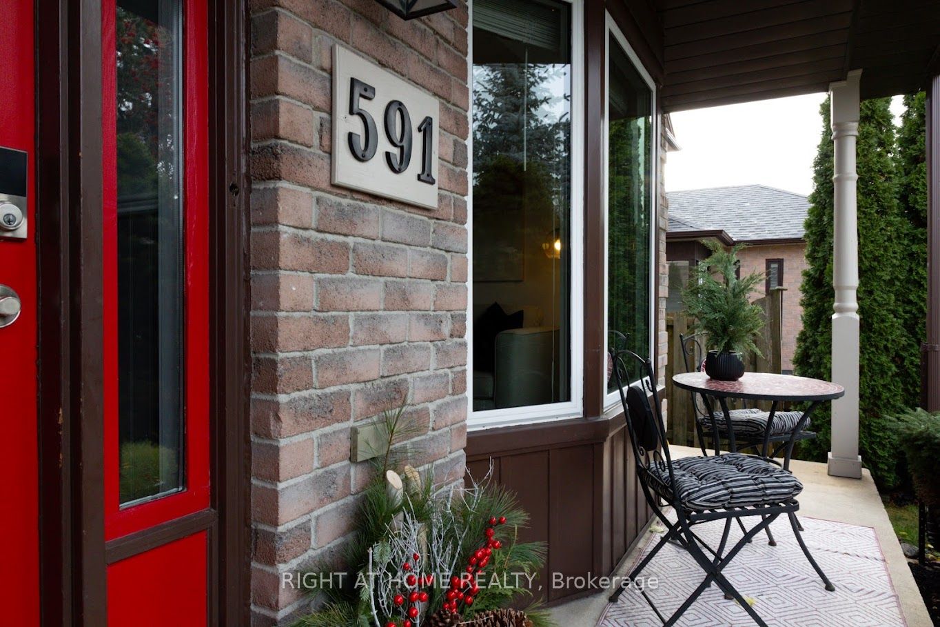 591 N Dunrobin Crt