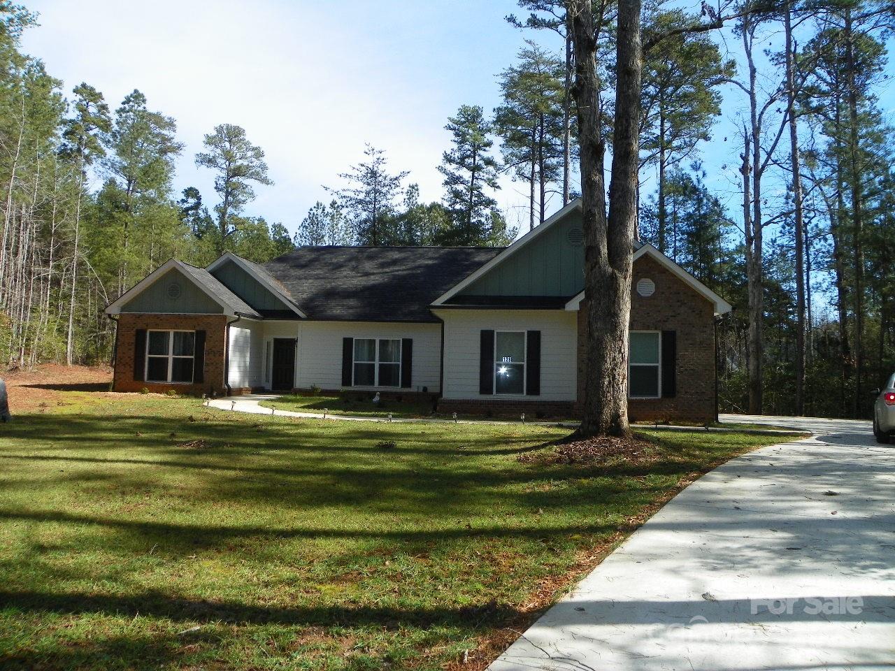 Take a look at this one level, 2023 Lovely home, near the entrance and all the amenities! 3BR, 2.5 BA, laundry room, GREAT open concept  Kitchen/Dining/Living Room plus separate dining area. Two car attached garage. Nice covered back porch for relaxation and peacefulness. Concrete walkway, driveway, and garage. This Beautiful Gated community of Heron Bay invites you to visit and see the beauty for yourself. Private, peaceful, with rolling hills, all paved streets with lantern lit street lights, community boat launch, beautiful Clubhouse with beautiful wrap around covered porch, with community activities also available to members for reserve. Boat/RV storage available for a small fee. Community/Pickle Ball area just across the street from the Clubhouse. Walking trails for your enjoyment. Give us a call, this might be JUST what you have been looking for!!
Taking Washer/Dryer/refrigerator and all small appliances.