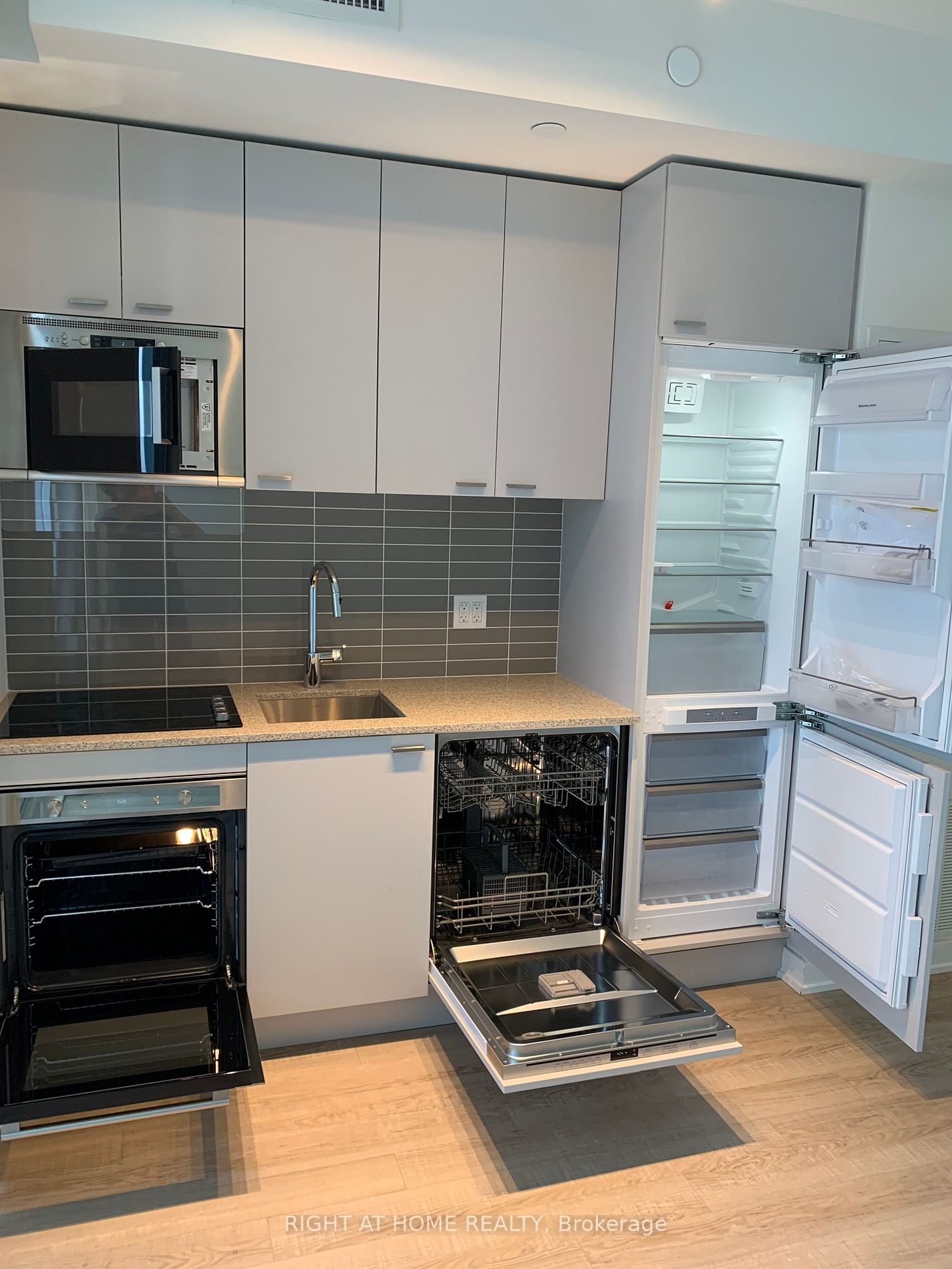 576 W Front St 1001