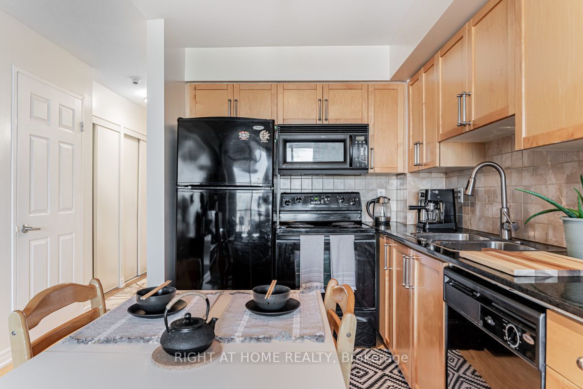 1369 W Bloor St 1410