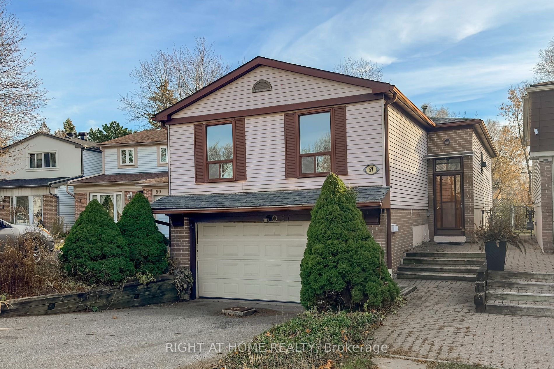 57 Lillooet Cres