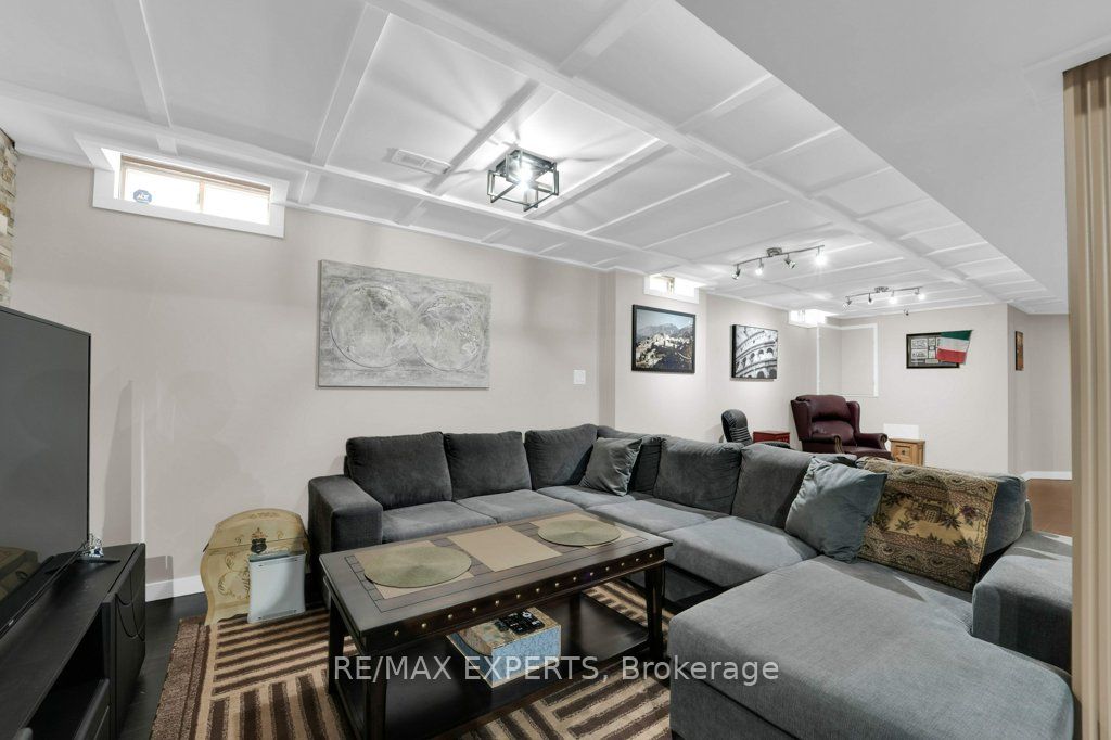 10 Esposito Dr