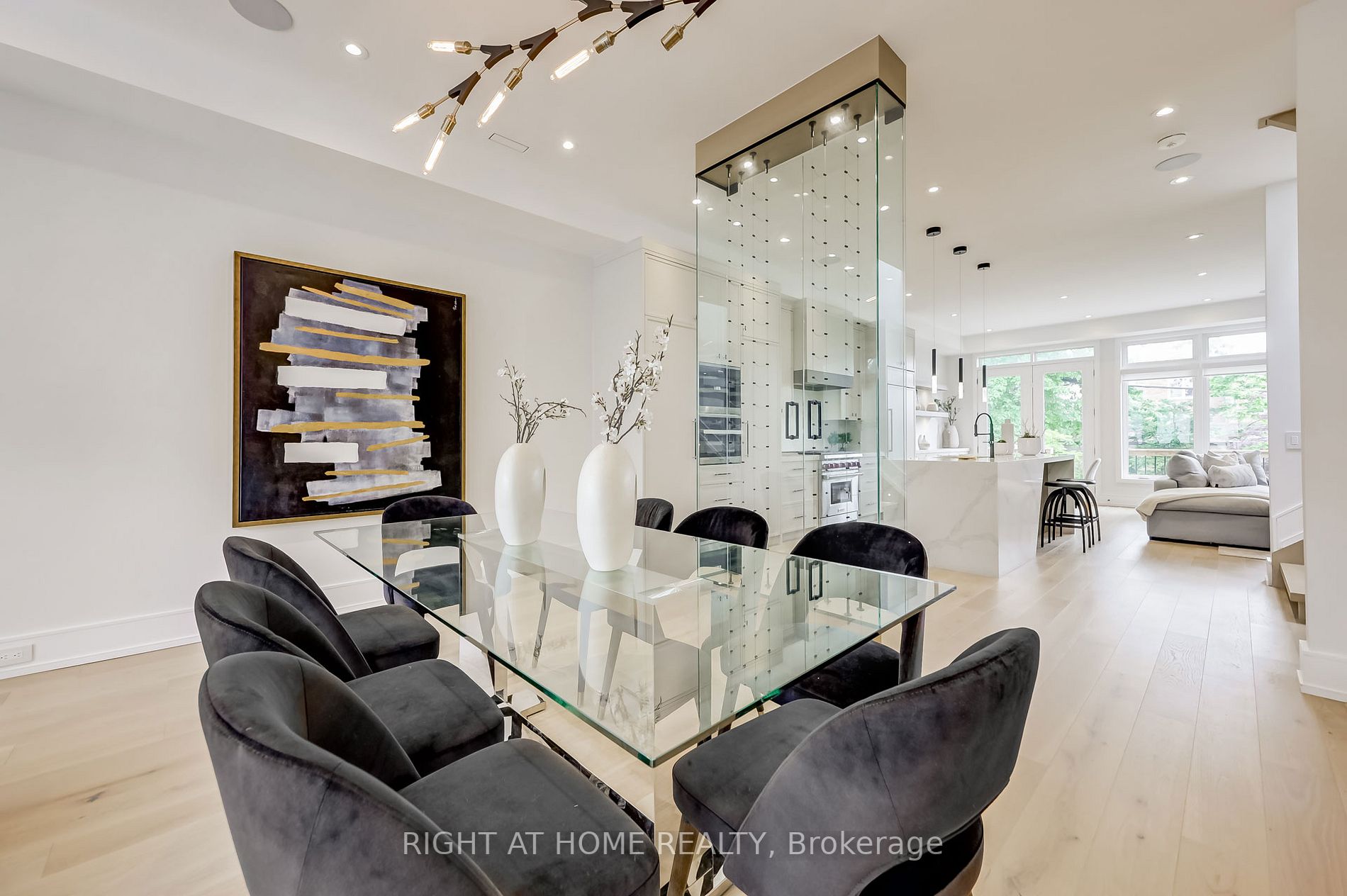 102 Parklea Dr
