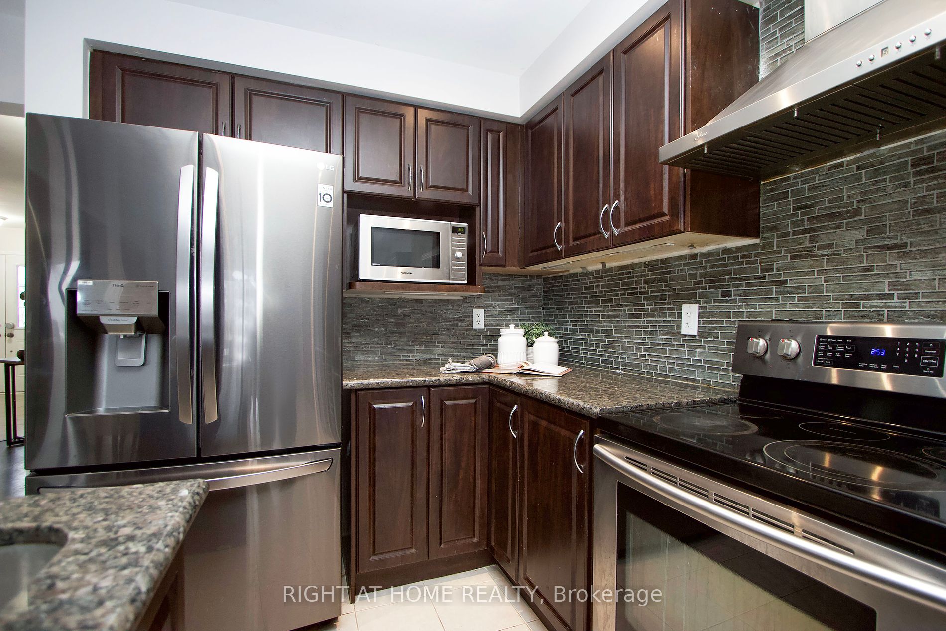 1065 Edward Bolton Cres