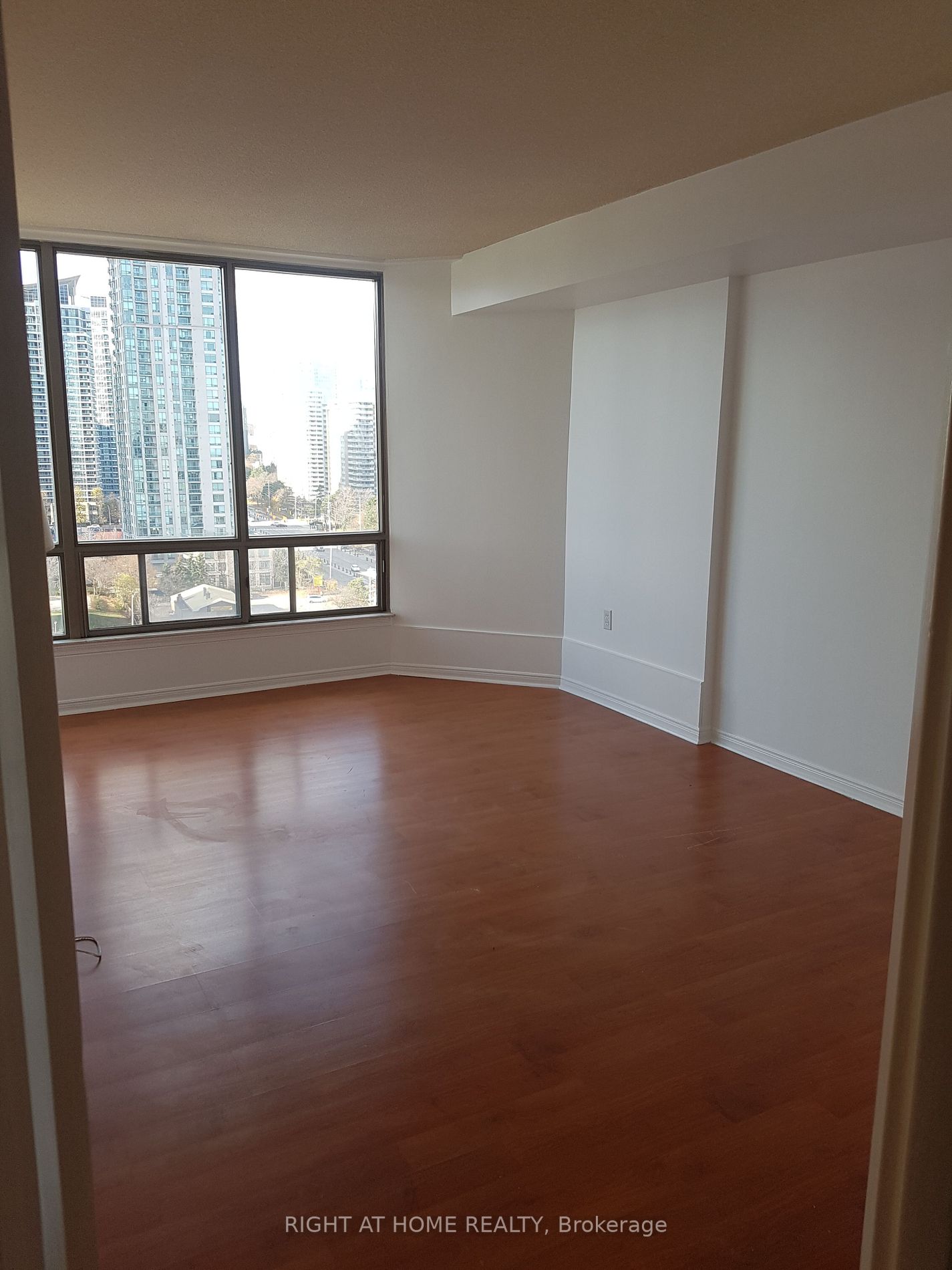 25 W Fairview Rd Ph3