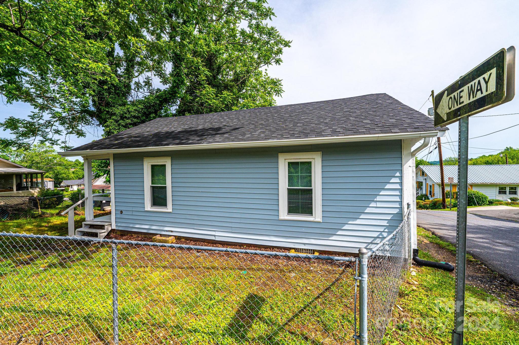 612 Center Street NW