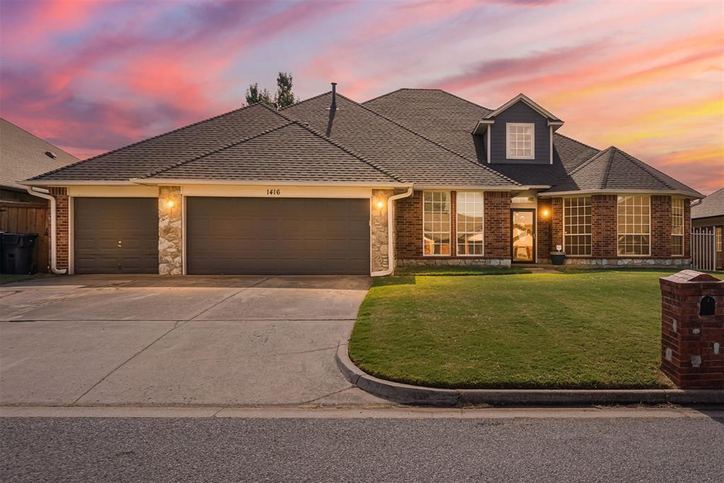 Spacious Edmond Home with Major Updates and Incredible Value
Over 3,000 square feet of living space, four bedrooms, and three full bathrooms—all priced under $400,000. This is the opportunity buyers have been waiting for in Edmond.
Located just off Memorial with quick access to the Kilpatrick Turnpike, this home combines space, updates, and convenience in one impressive package.
Recent upgrades include:
New roof, furnace, and upstairs windows (2025)
Fresh interior paint (2023)
New fence and water heater (2023)
AC unit (2018)
The layout offers multiple living areas, a large kitchen, and generous bedroom sizes—perfect for families or anyone needing extra space to work or entertain.
With its strong mechanicals, modern updates, and unbeatable location, this home is a standout in today’s market. If you’re looking for a well-maintained Edmond property with serious value, 1416 Choctaw deserves to be at the top of your list.