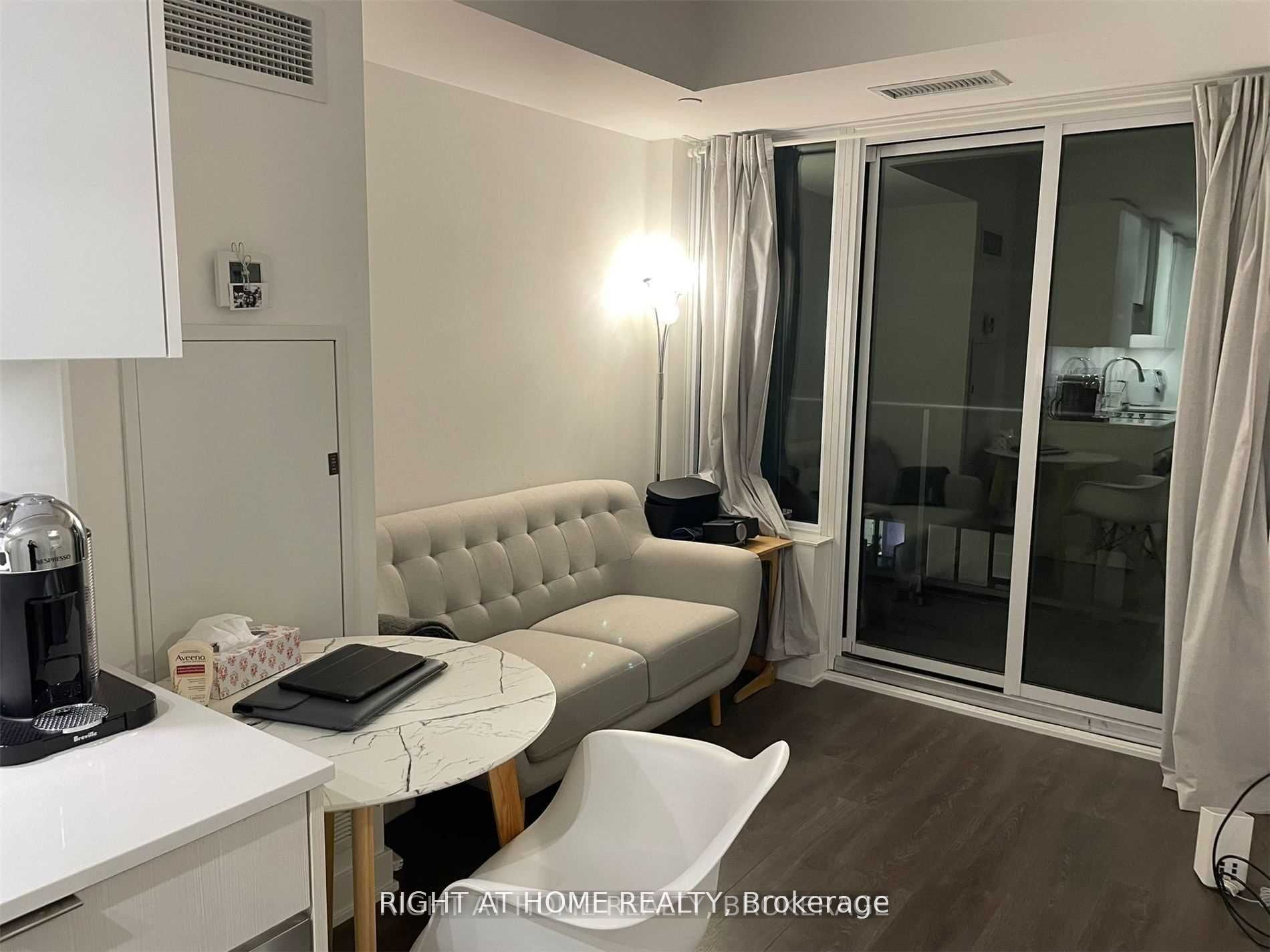 99 Broadway Ave 2408