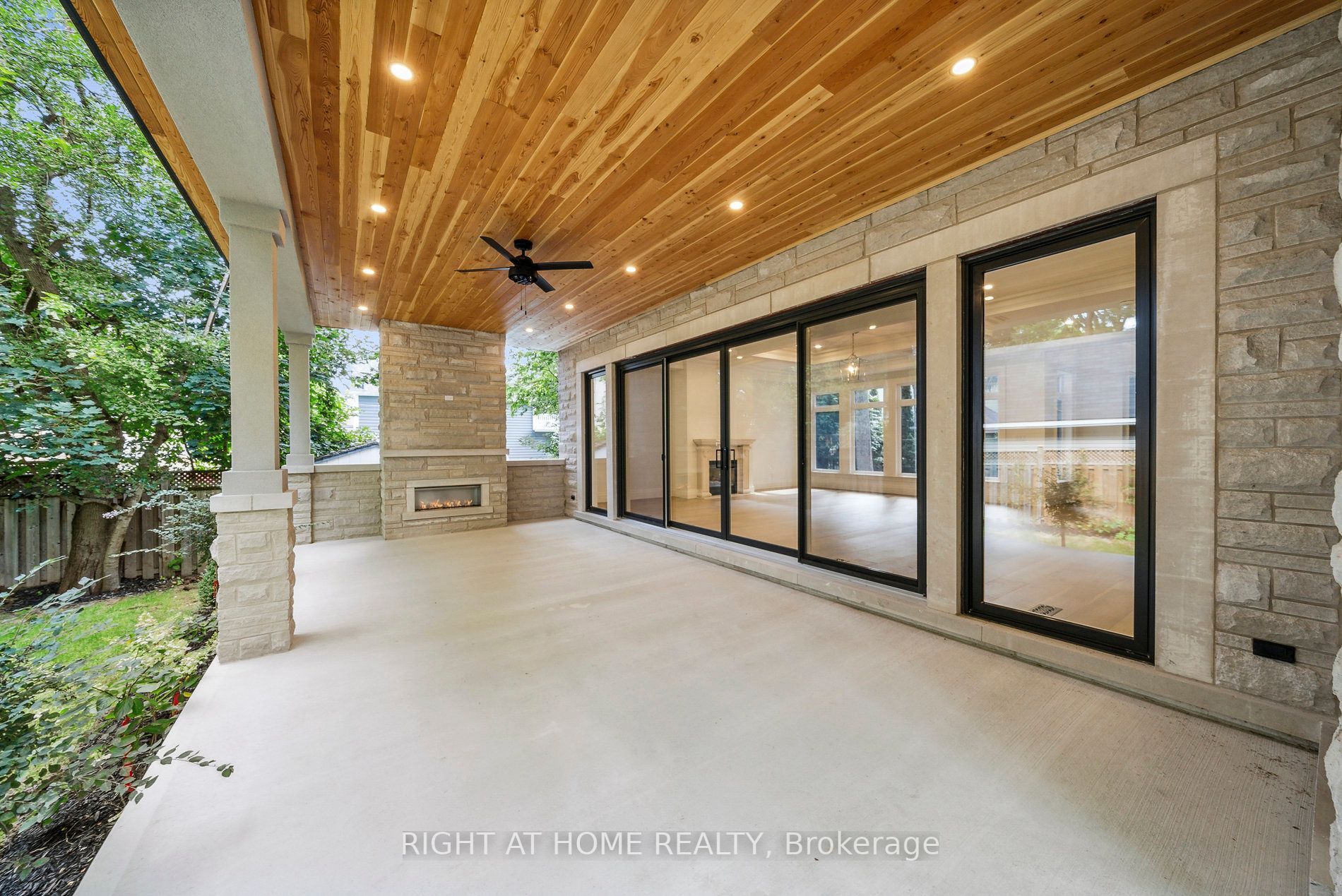 2409 Lakeshore Rd