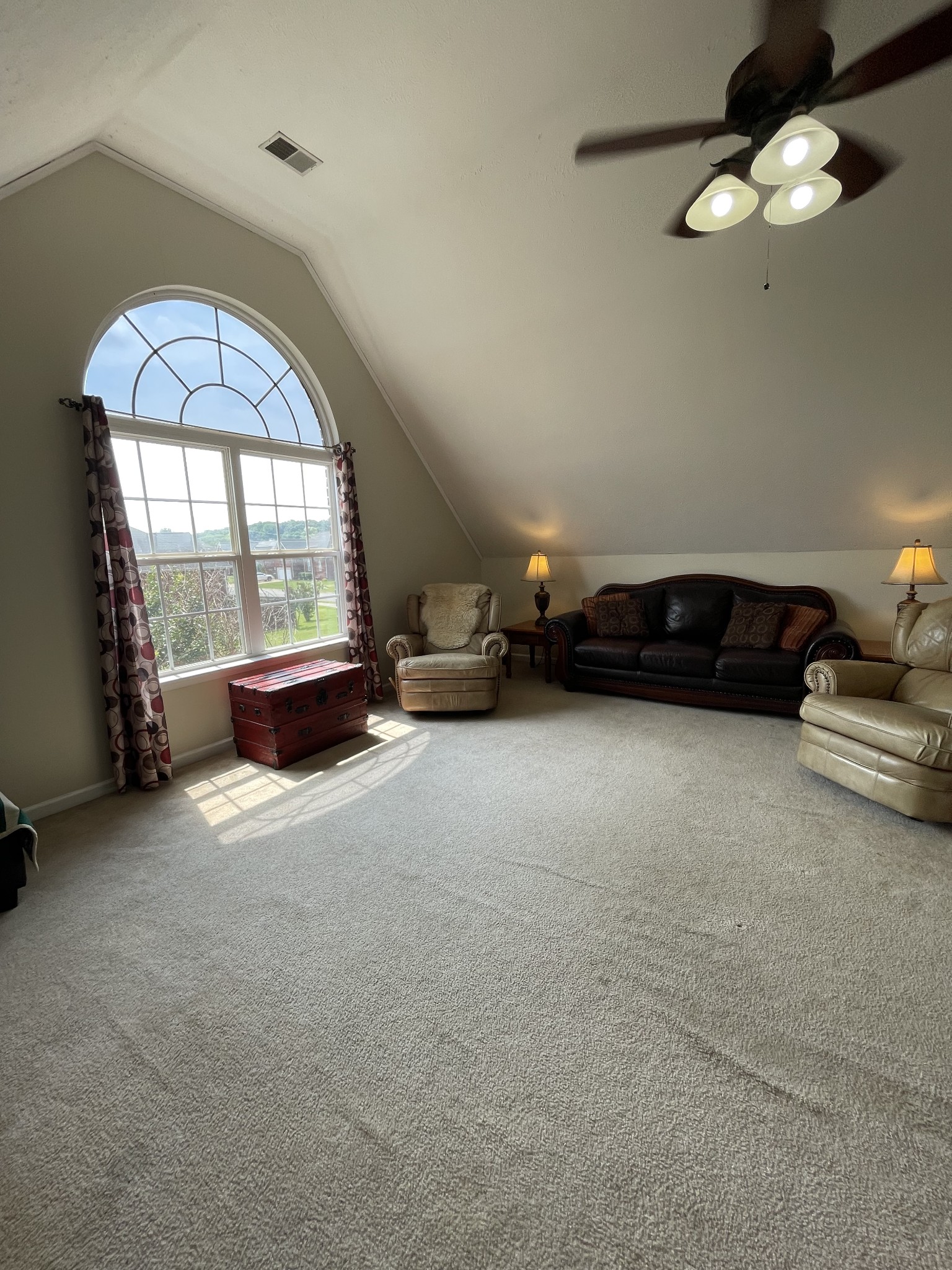 220 Iroquois Dr