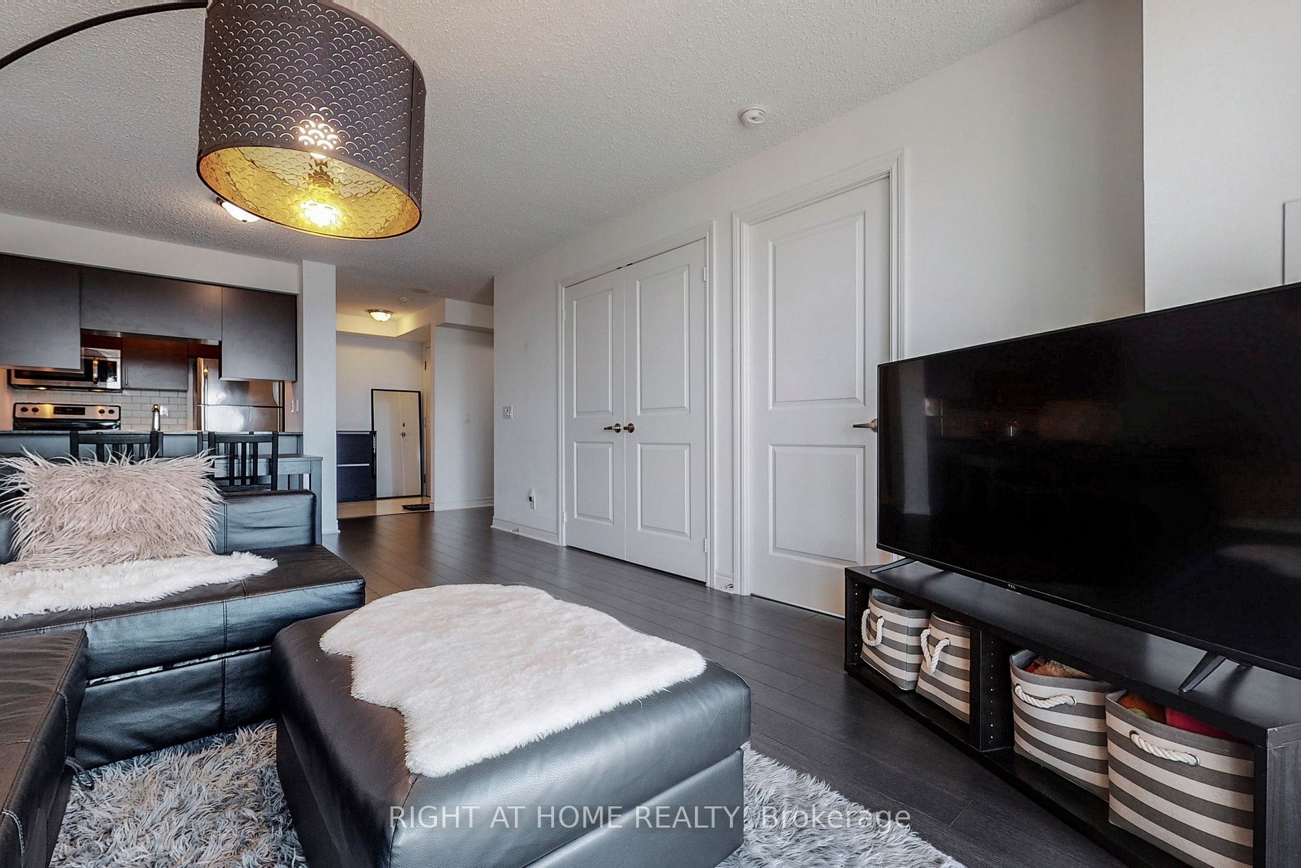 50 Town Centre Crt 1911