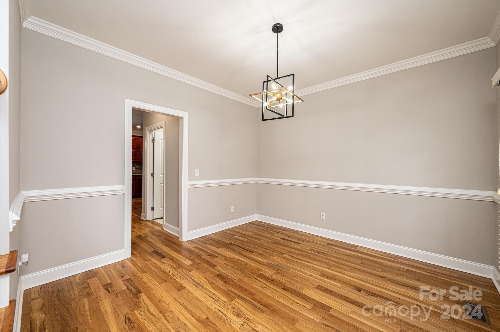 1021 38th Avenue NE 30