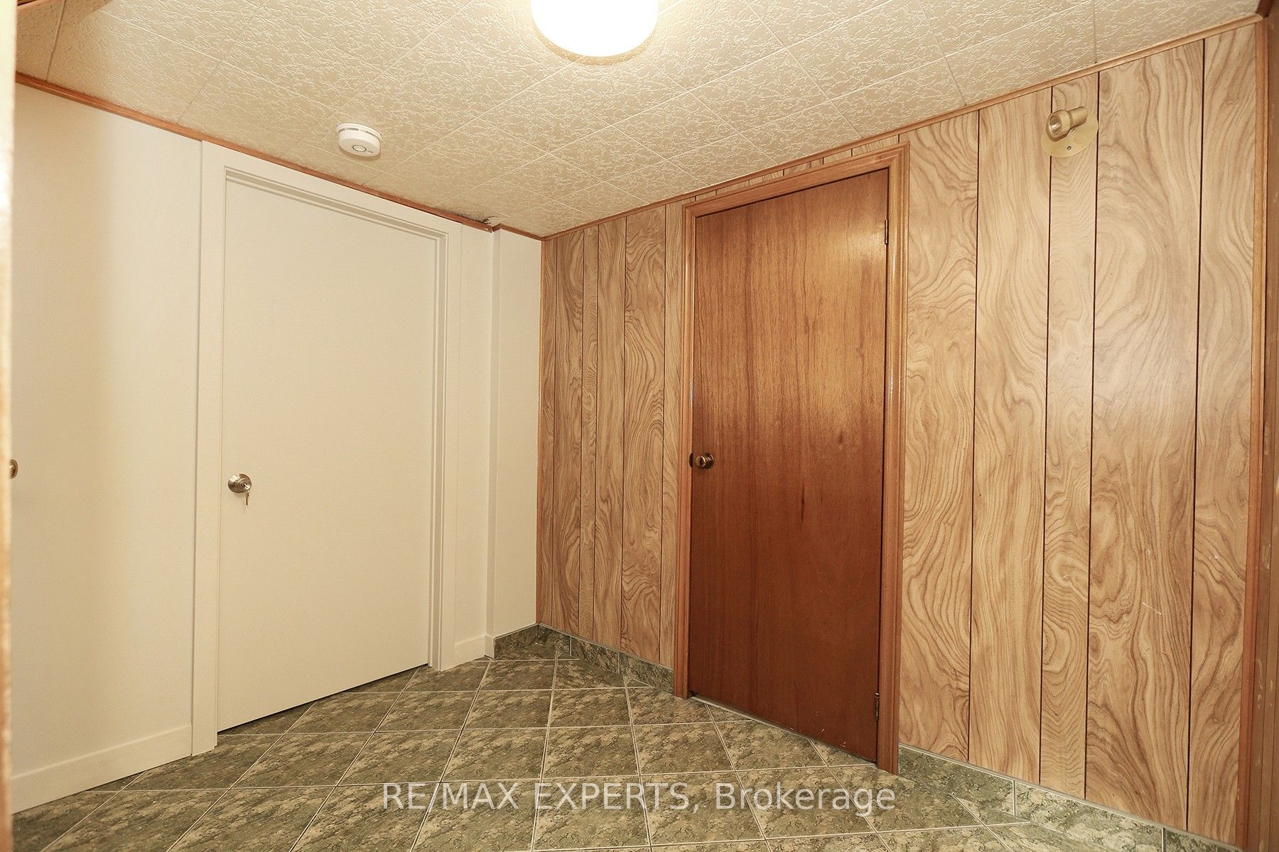 100 North Carson St UPPER