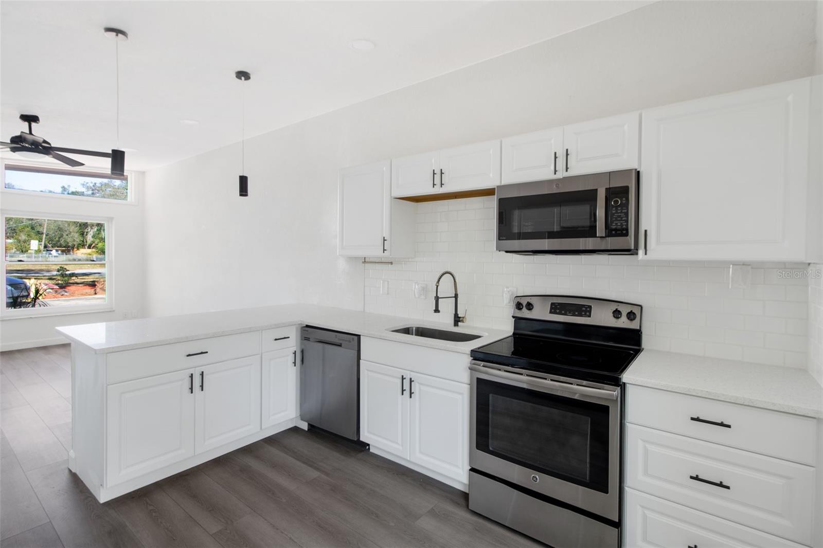 1217-1219 Lakeside Drive