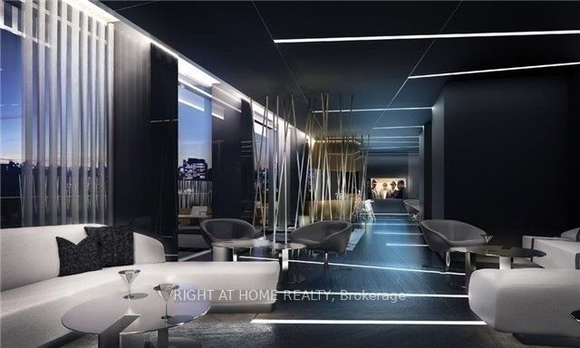 8 E Eglinton Ave 2806