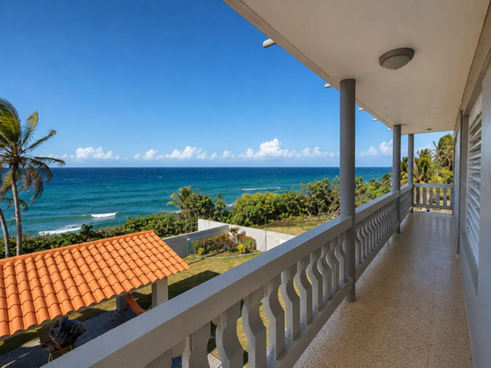 Residence with Atlantic Ocean Views in Dorado, Puerto Rico. Located in Mameyal Ward, this two-story property offers an excellent location for use as a primary residence or investment. The main living area is situated on the second floor to take advantage of the coastal surroundings, ocean views, and sea breeze. The first floor features three spacious garages with capacity for up to six vehicles. The residence includes three bedrooms, two full bathrooms, two half bathrooms, living room, dining room, kitchen, a balcony extending around much of the home, a terrace, and an approximately 700-square-meter lot. The property is being sold fully equipped with a refrigerator, range, washer, dryer, and four inverter mini-split air-conditioning units. It also features 16 fully paid solar panels, a 20 kWh battery, and a 700-gallon water cistern, providing added efficiency and peace of mind.