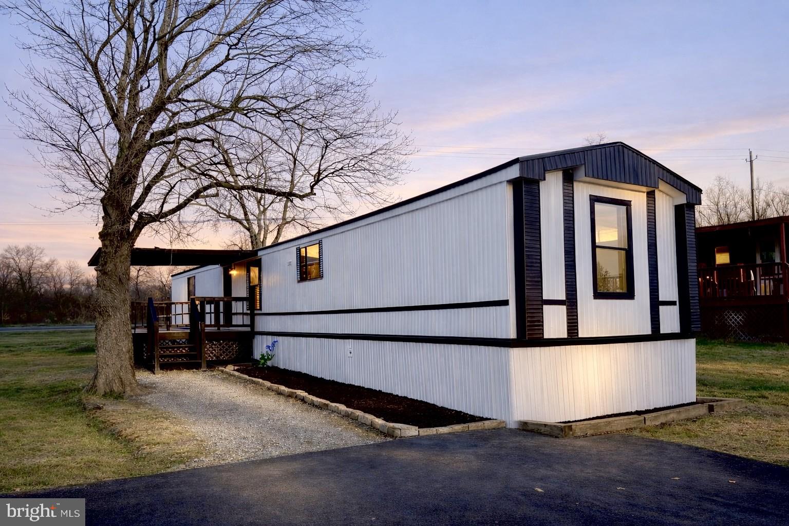 95 Hamilton Ct  