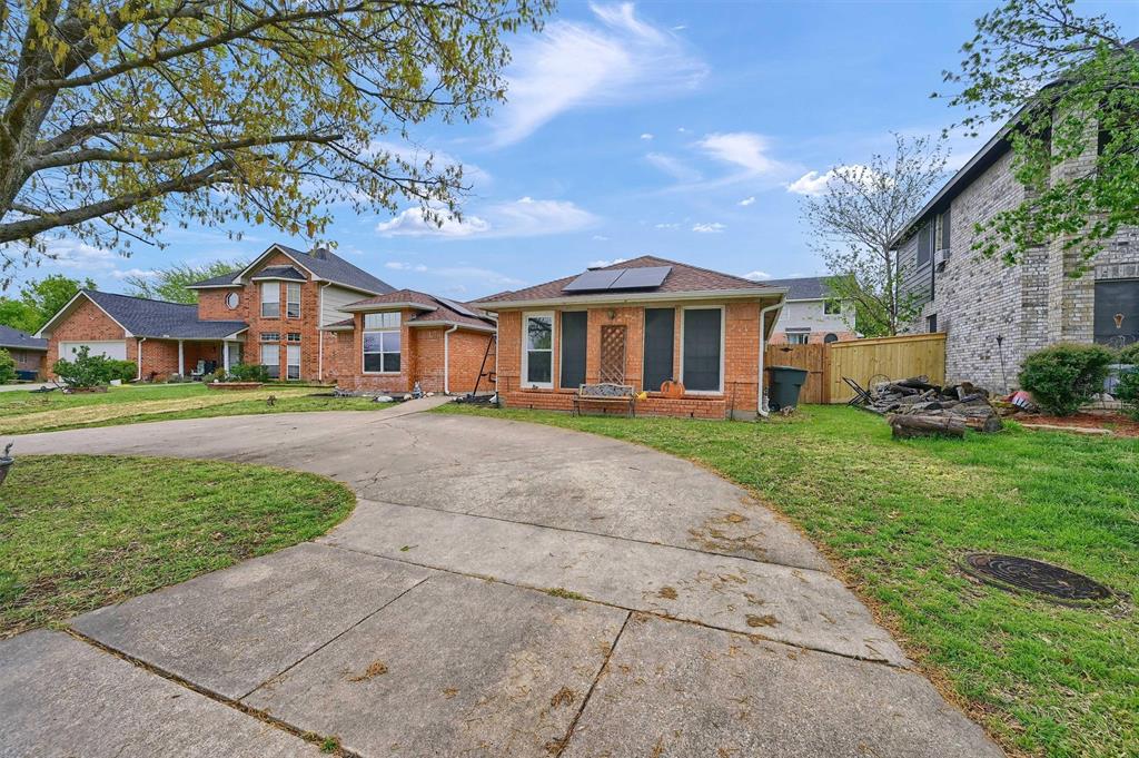 1933 Lakeview Circle