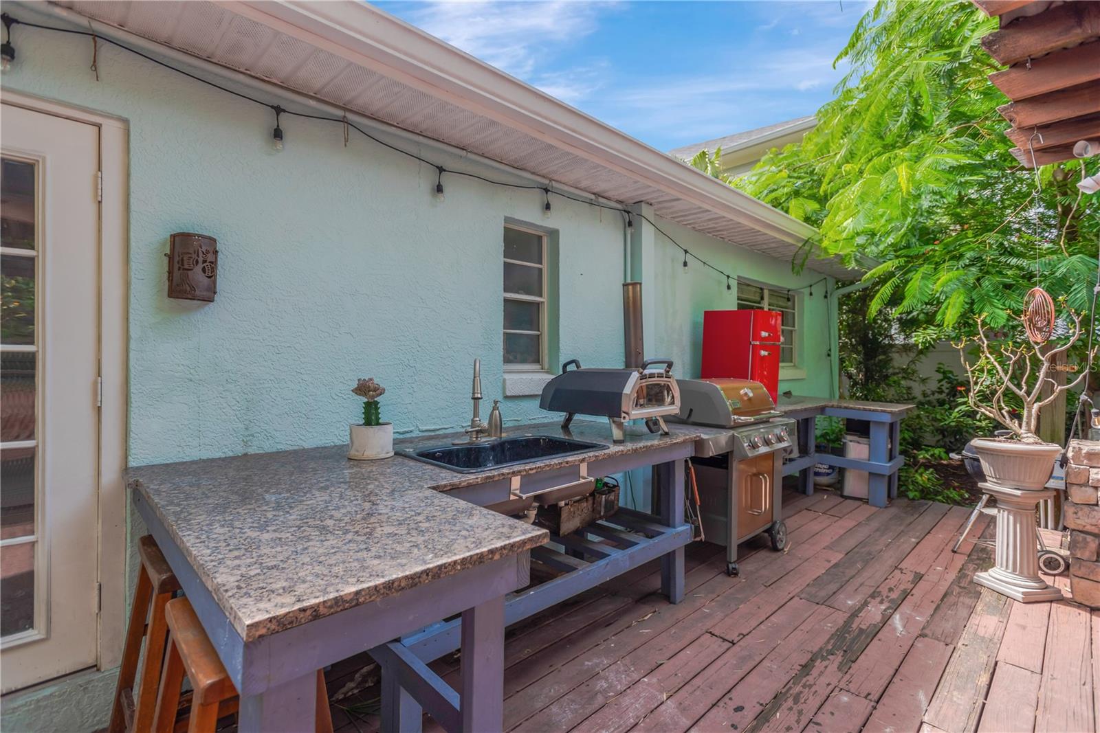 1042 S Sterling Avenue