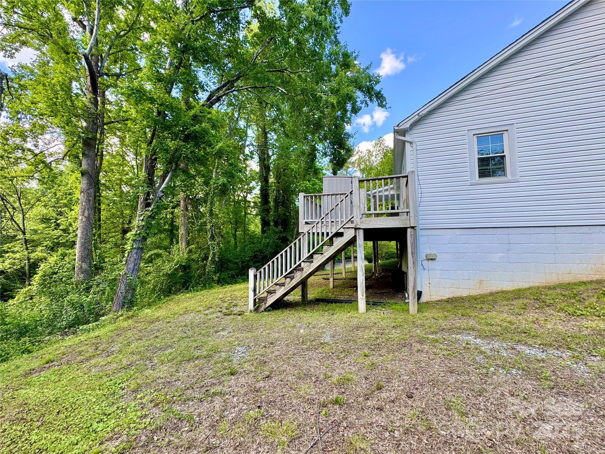 341 Eastover Circle NE