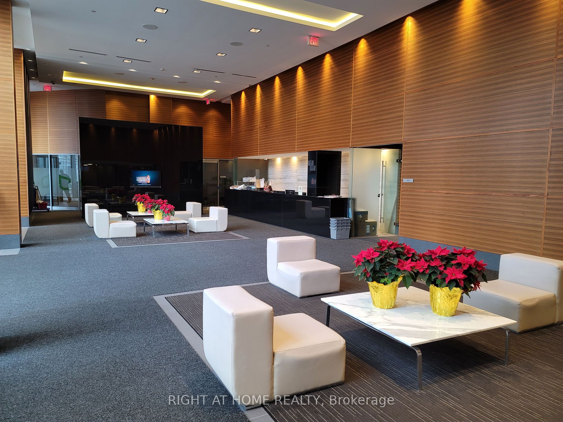 125 Village Green Sq 2001