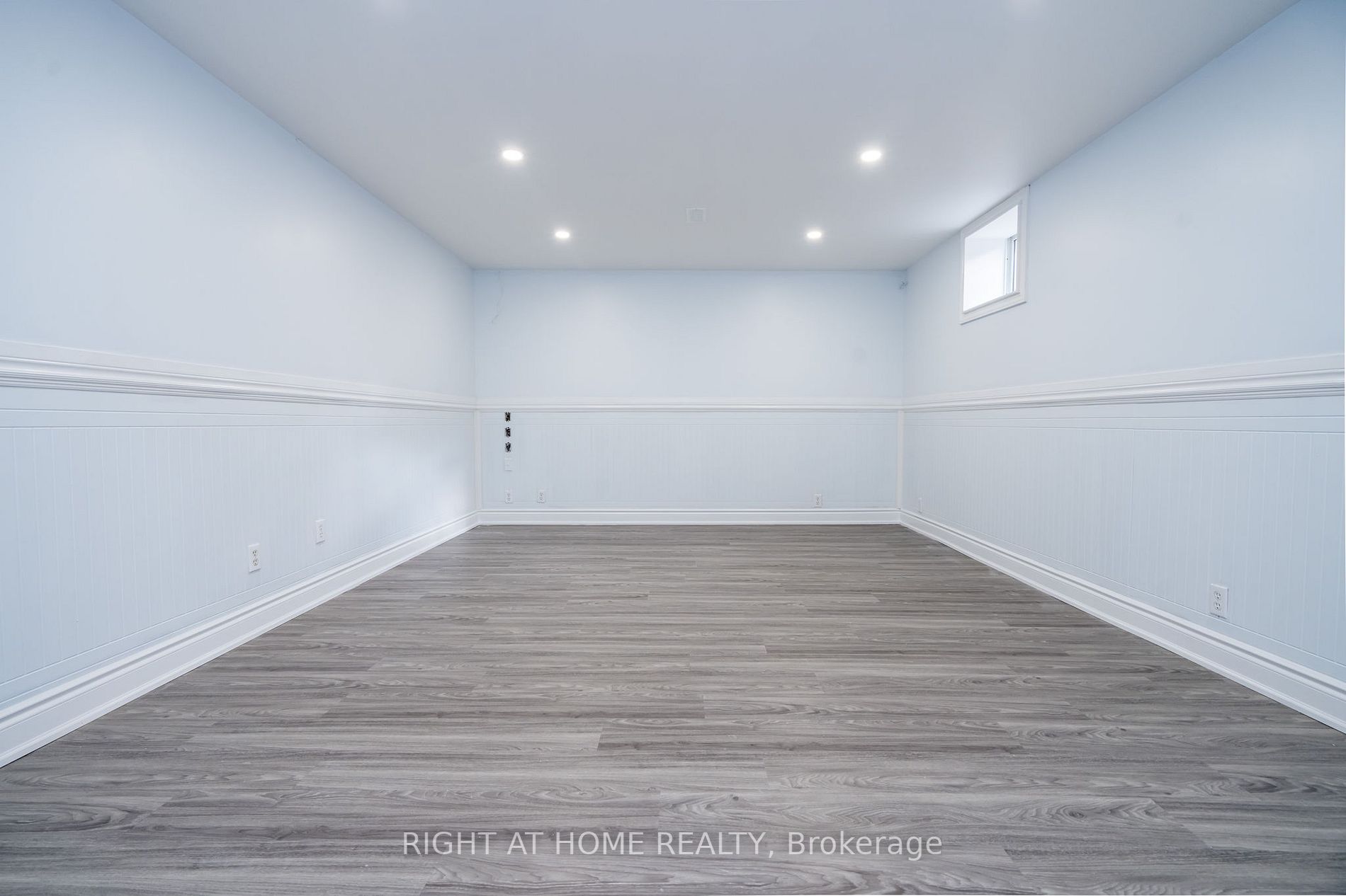 1052 Dina Cres