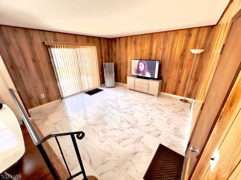 52 Westside Ave
