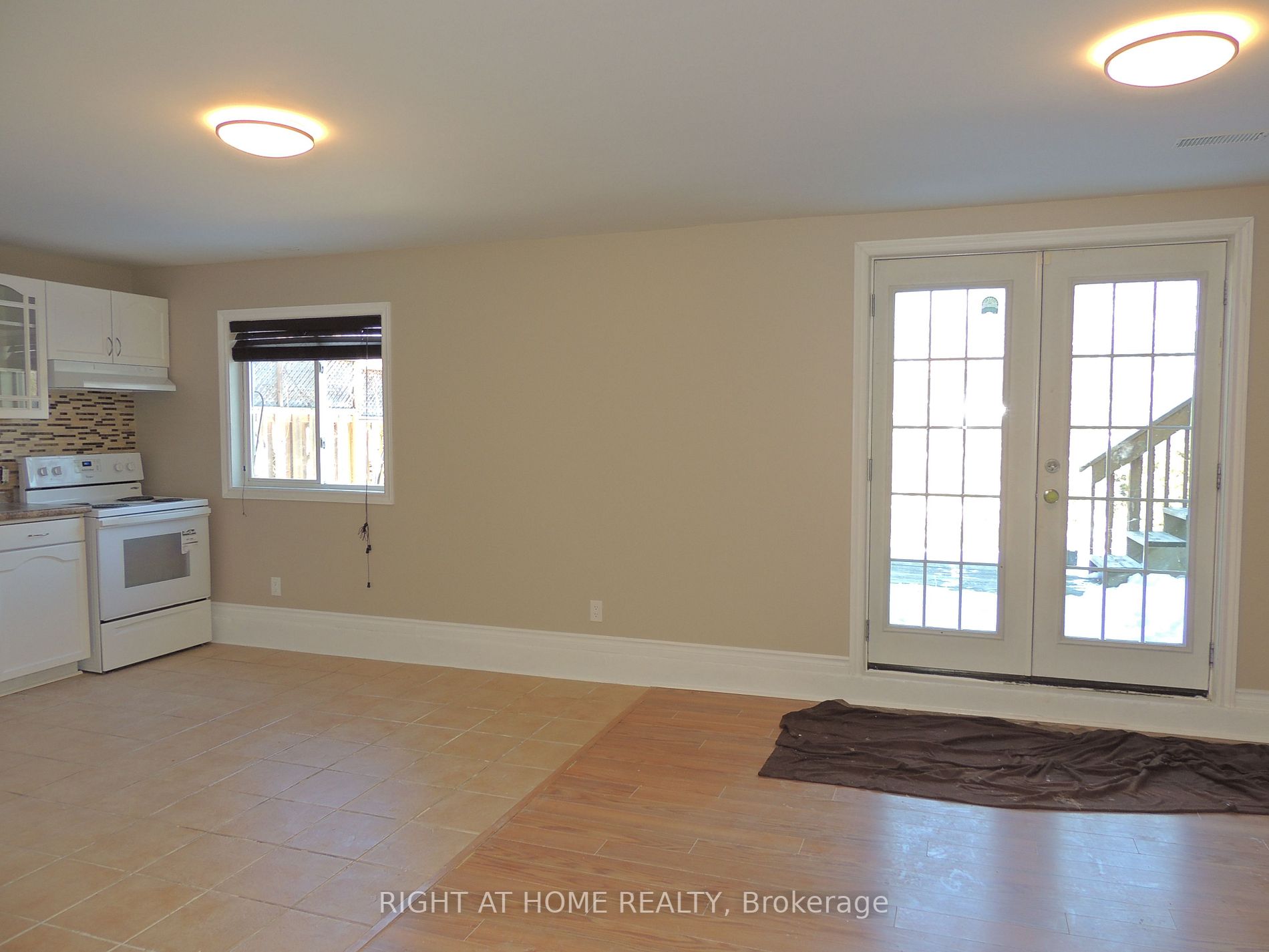 46 Lougheed Rd