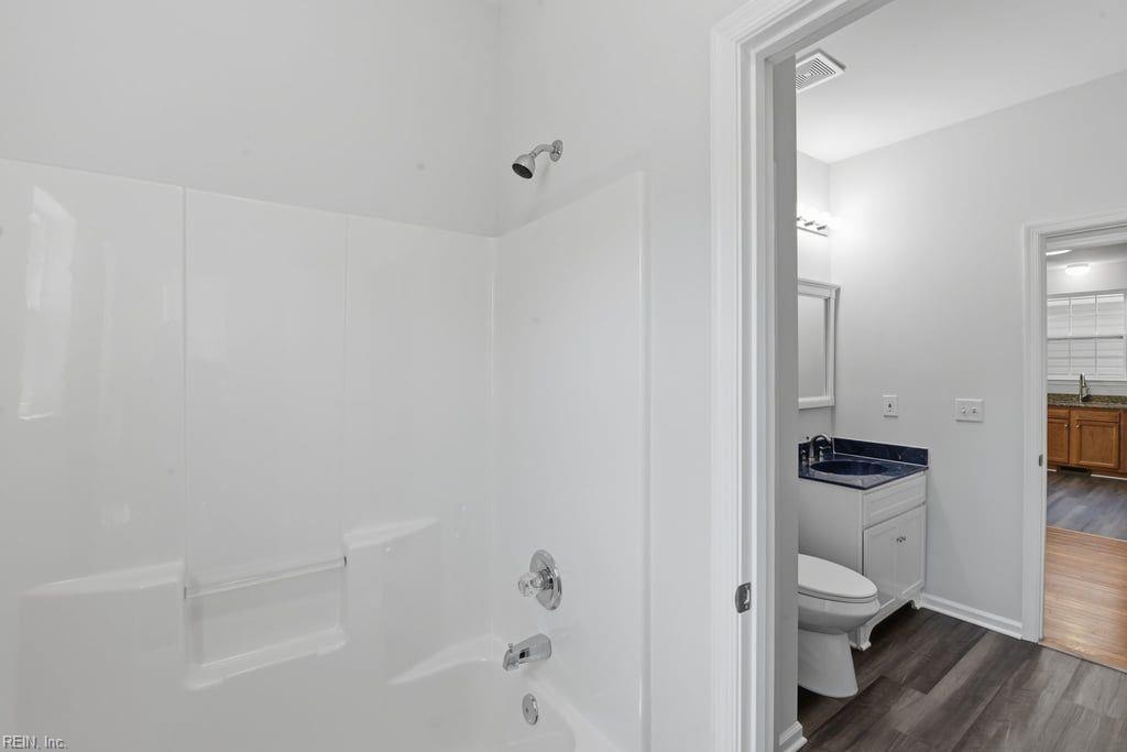 2560 Banbury Court