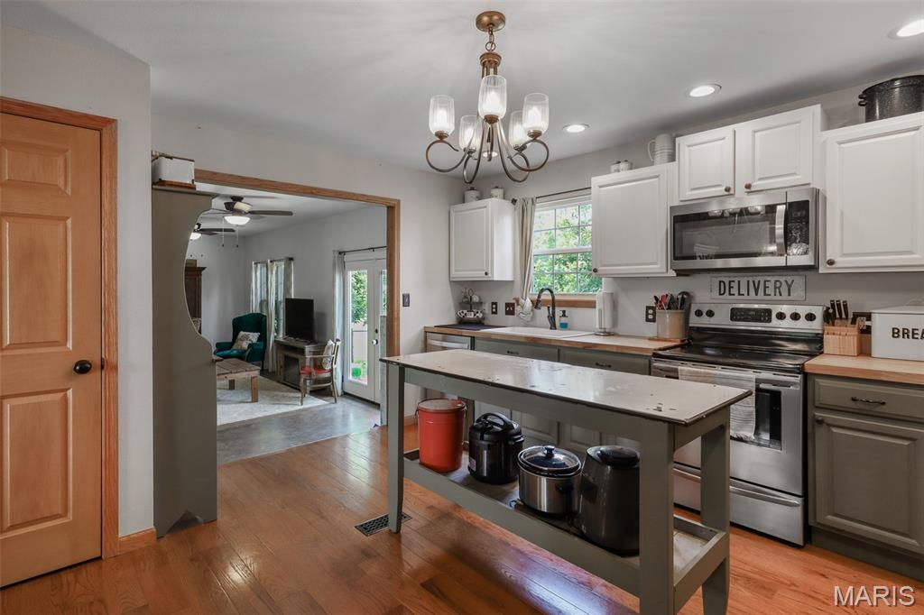 301 Ridgewood Court