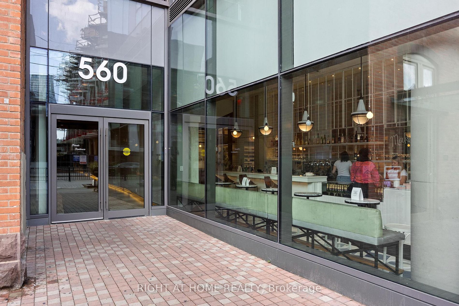 560 W King St 1004