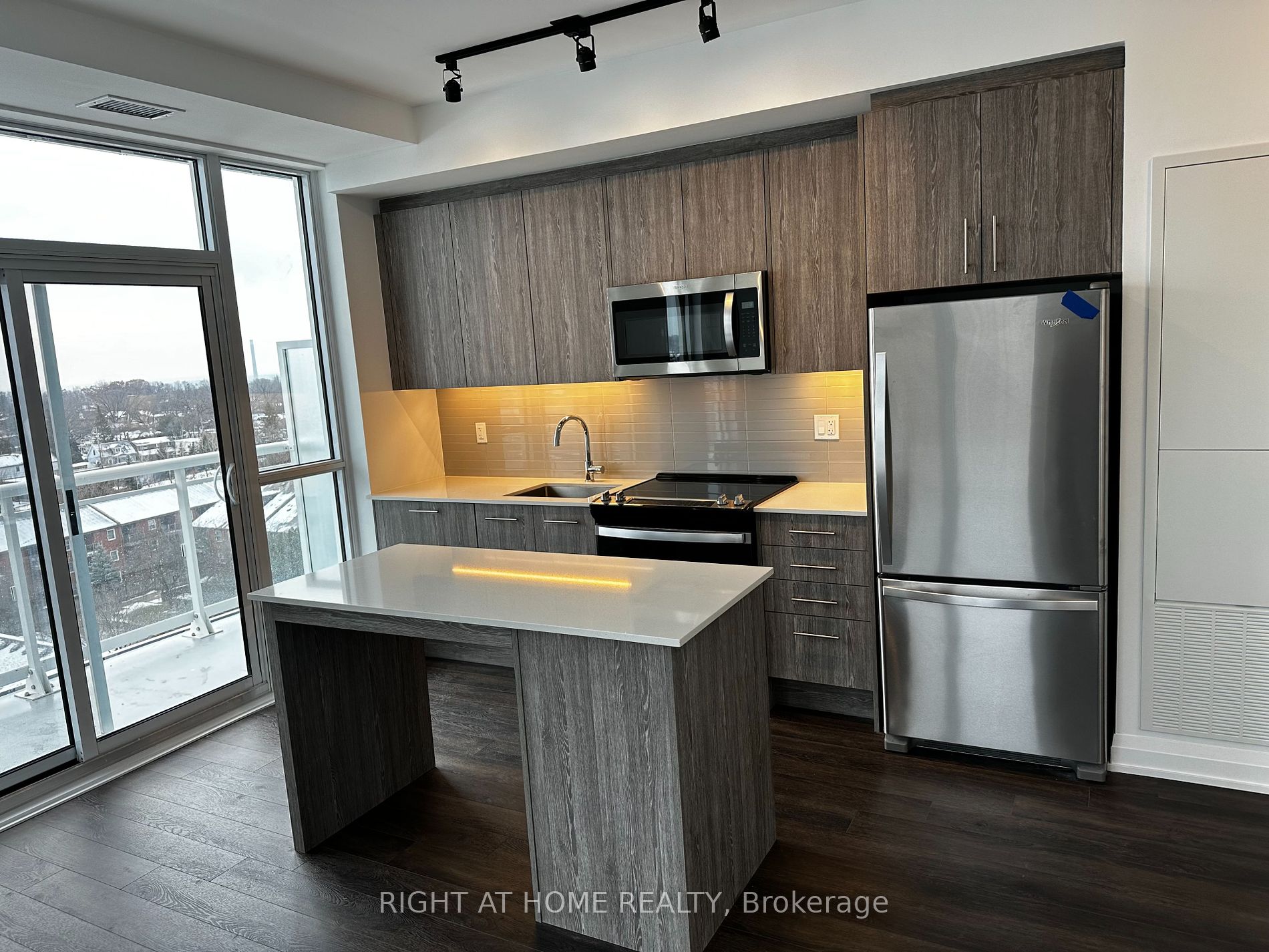 286 Main St 812