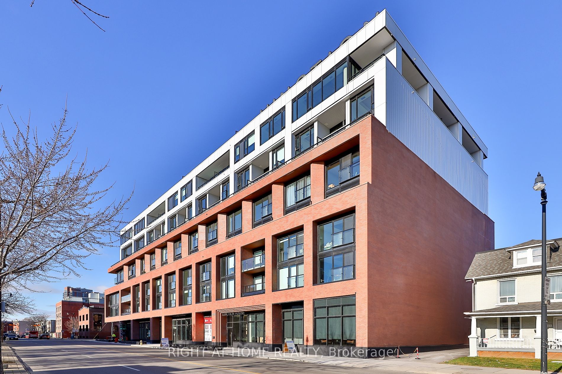 2720 W Dundas St 509