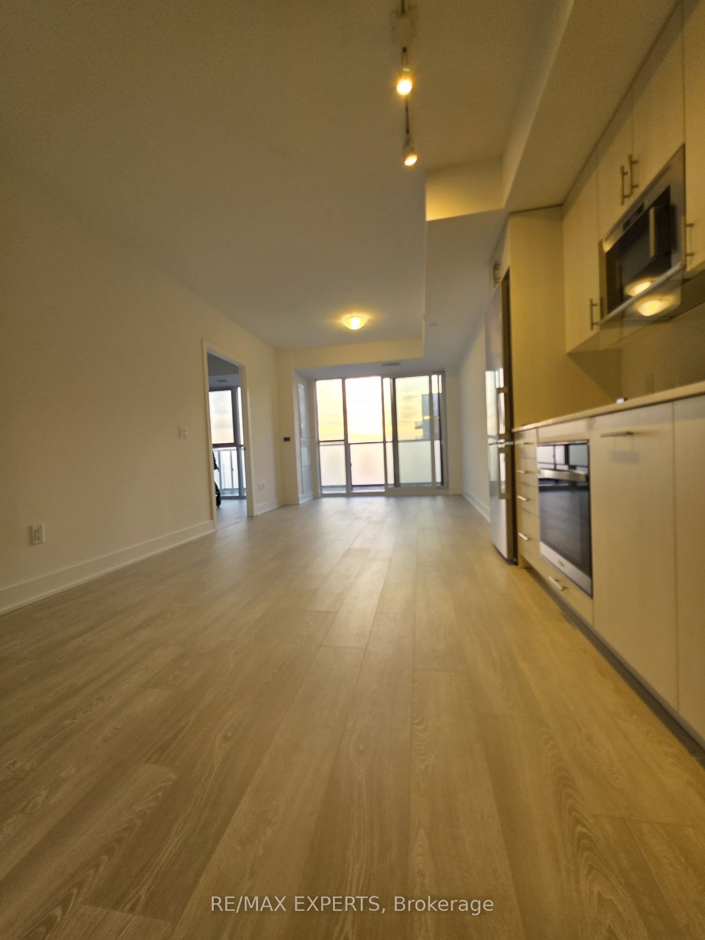 2545 N Simcoe St 2414