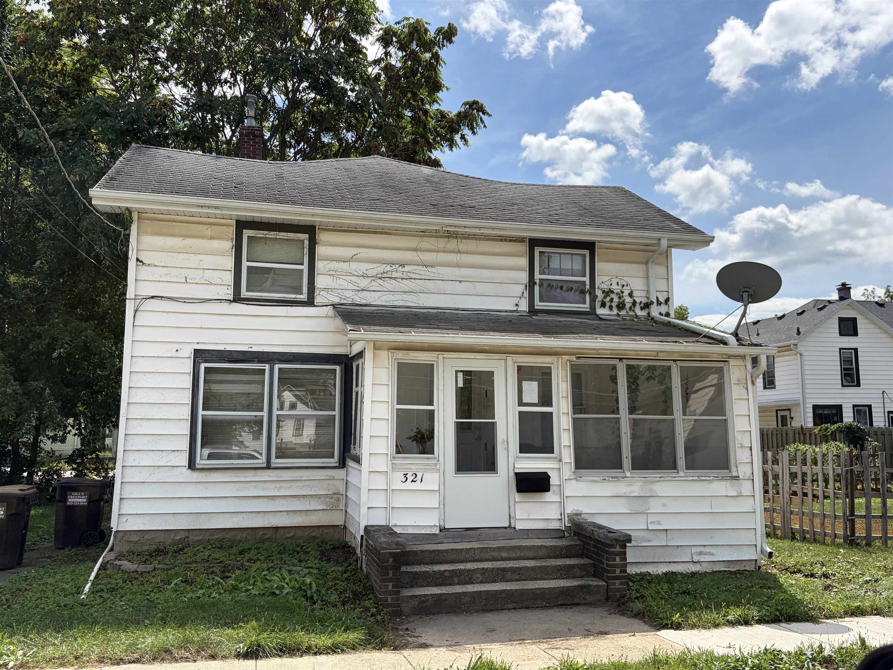 321 W Carpenter