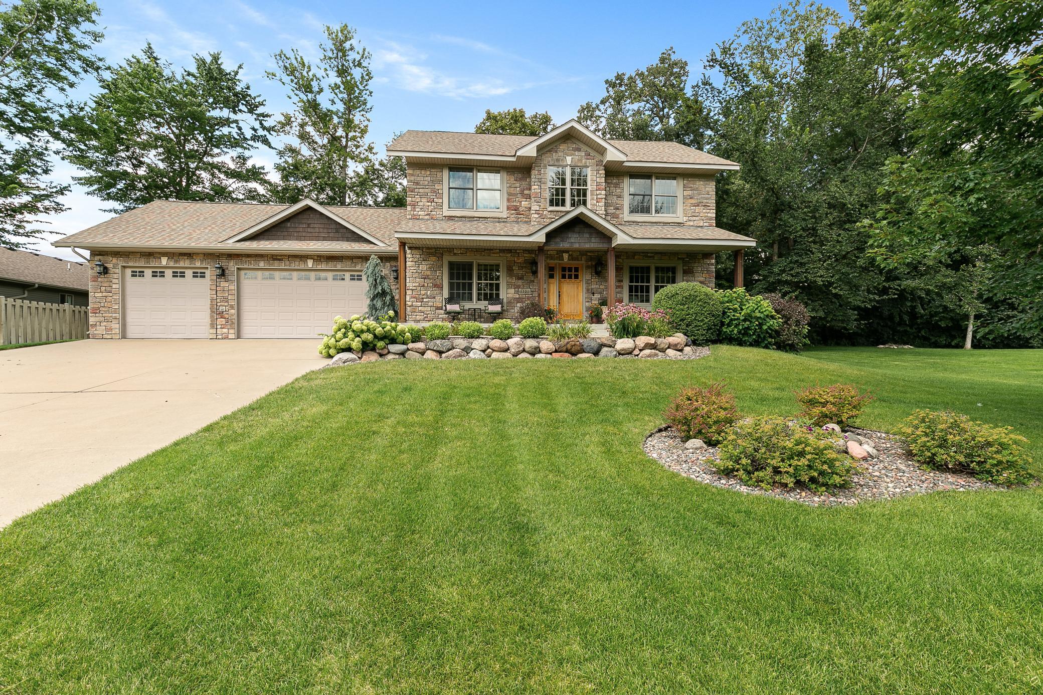 1301 Pondview Lane