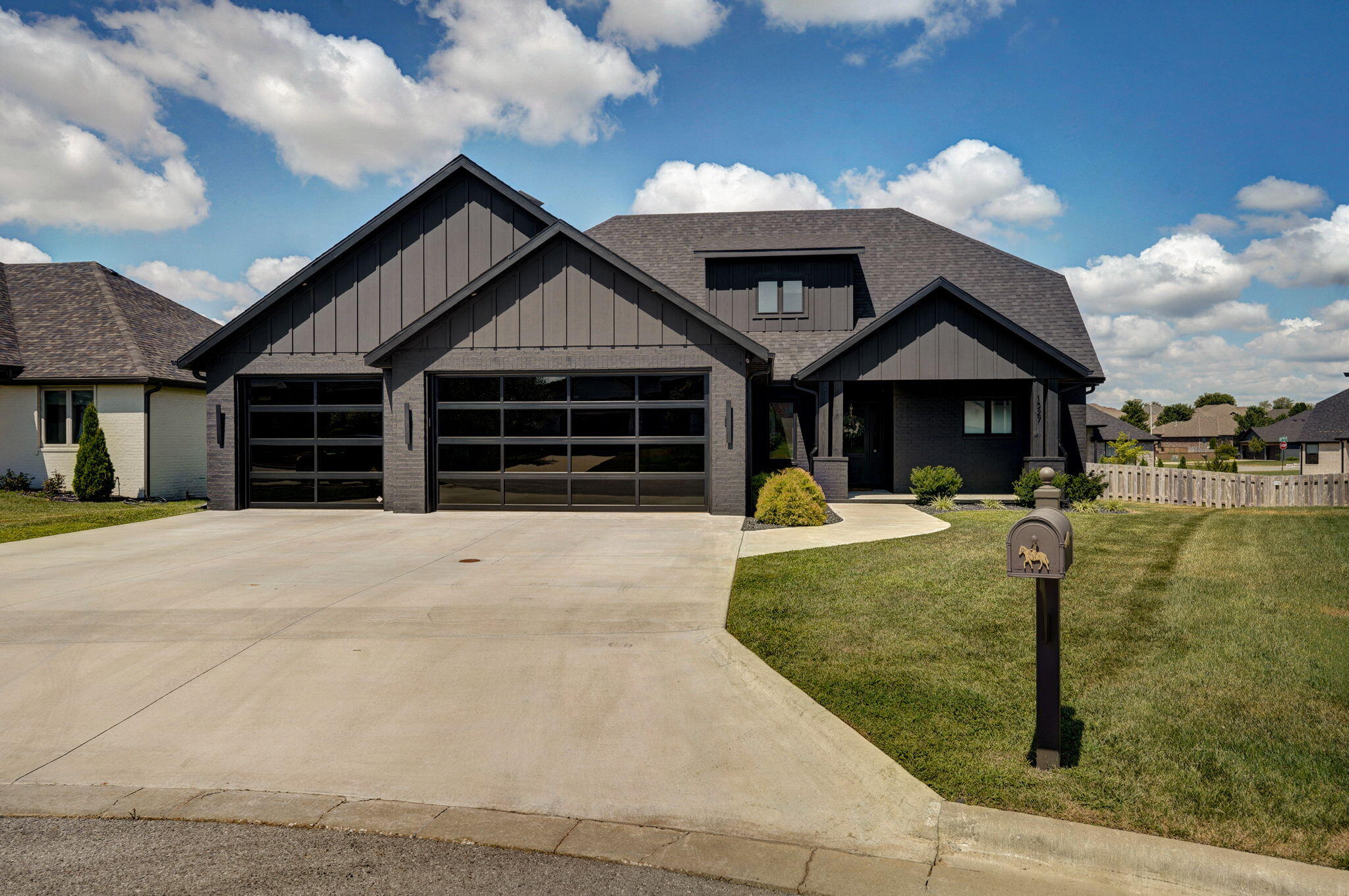 1527 N Edgemont Circle