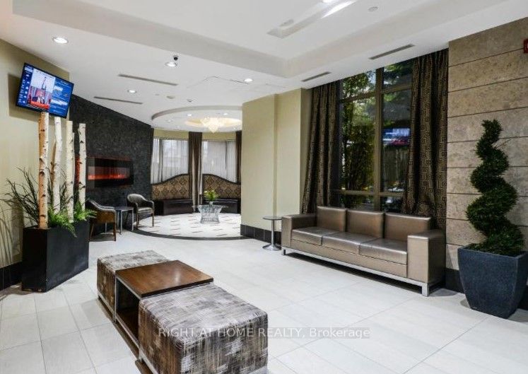 310 Burnhamthorpe Rd 1401