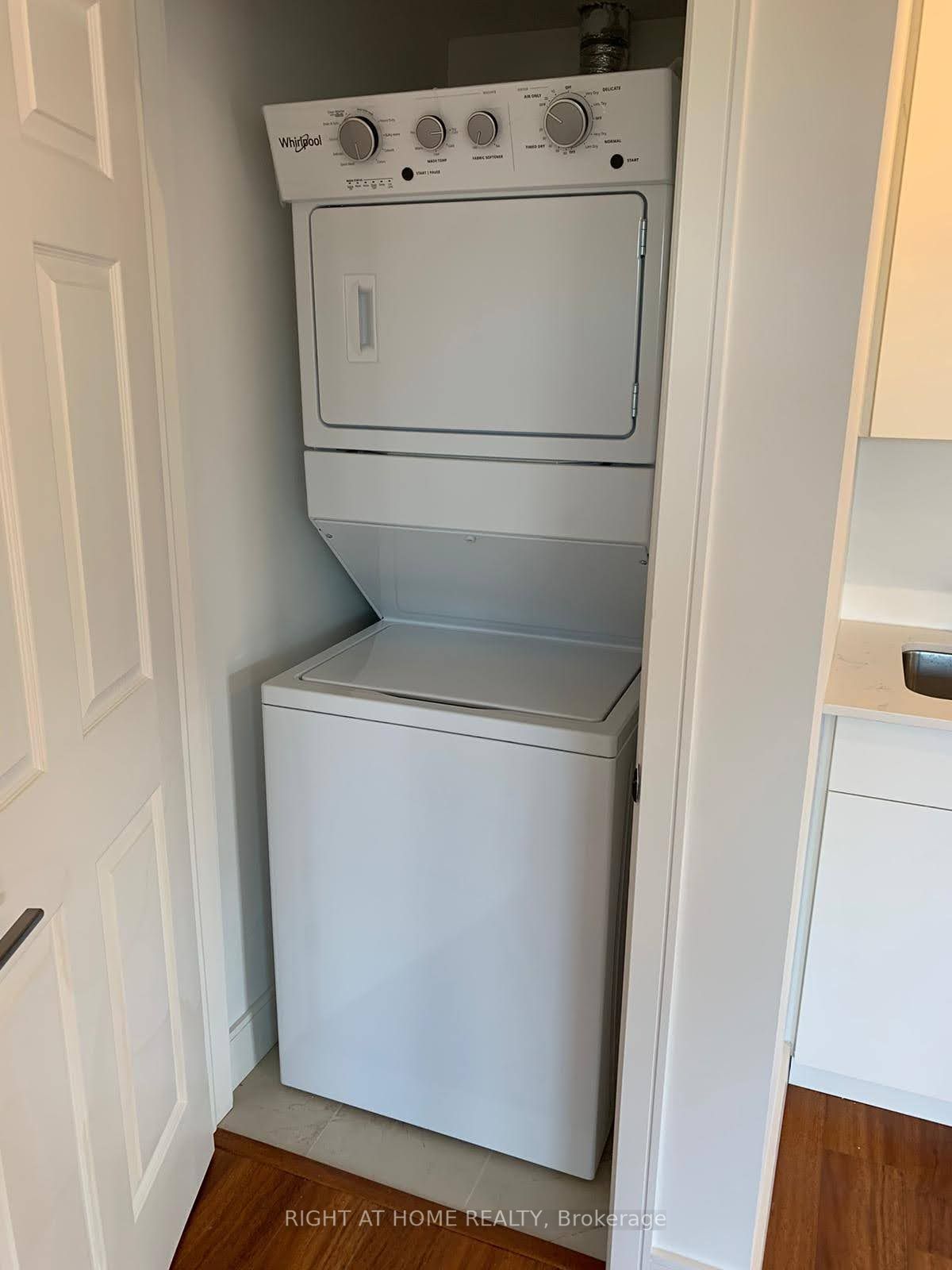 1 Wellington St 308