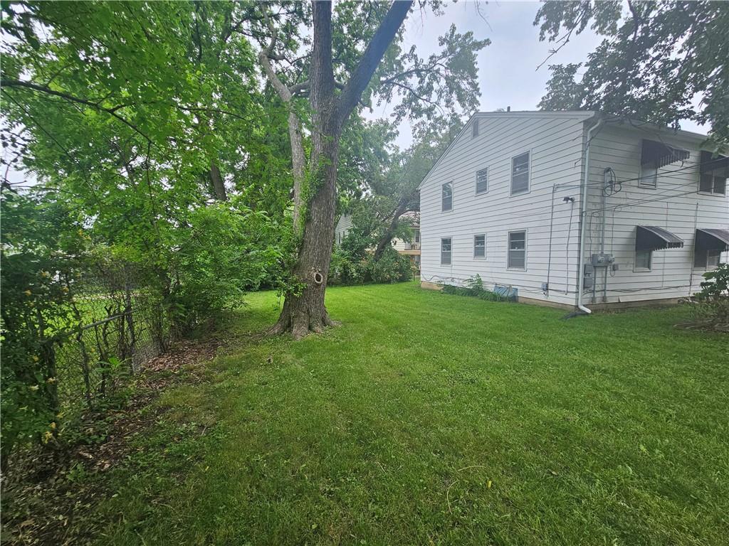 800 - 802 E 75th Terrace