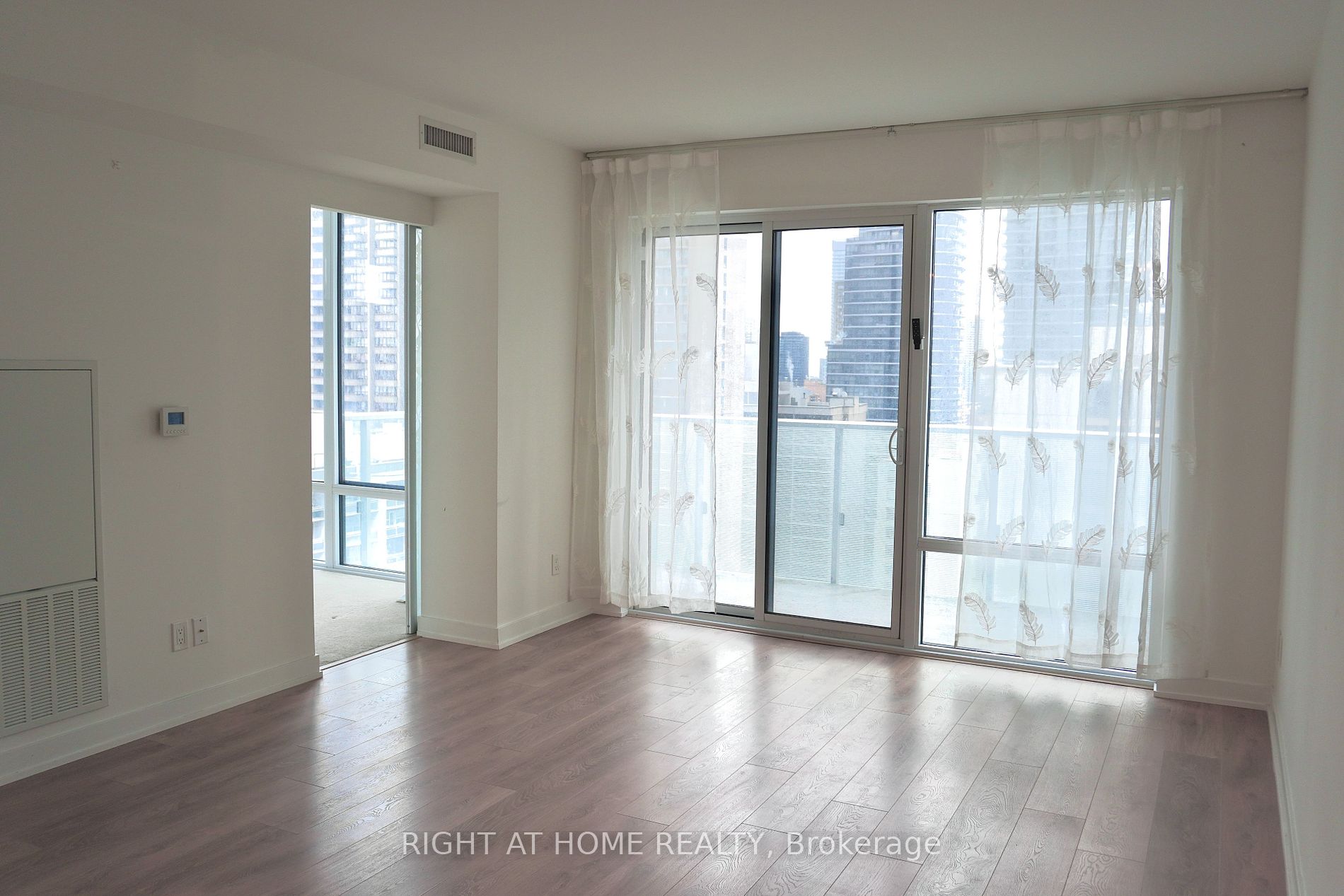 501 Yonge St 1409