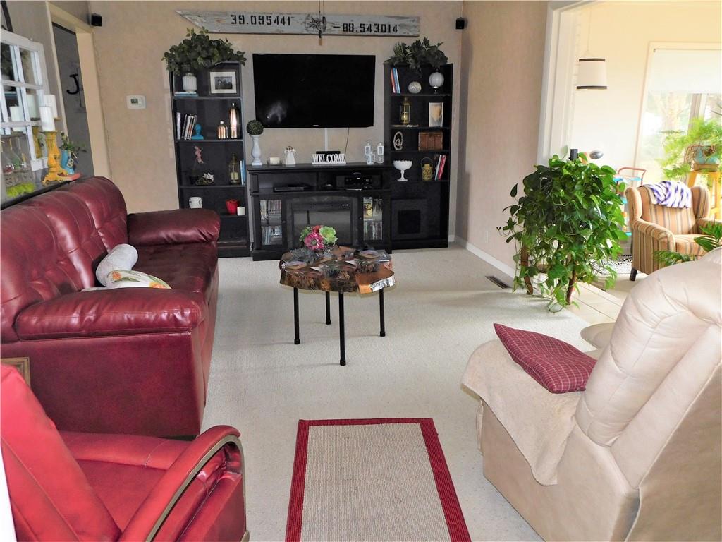 103 W Poplar Drive