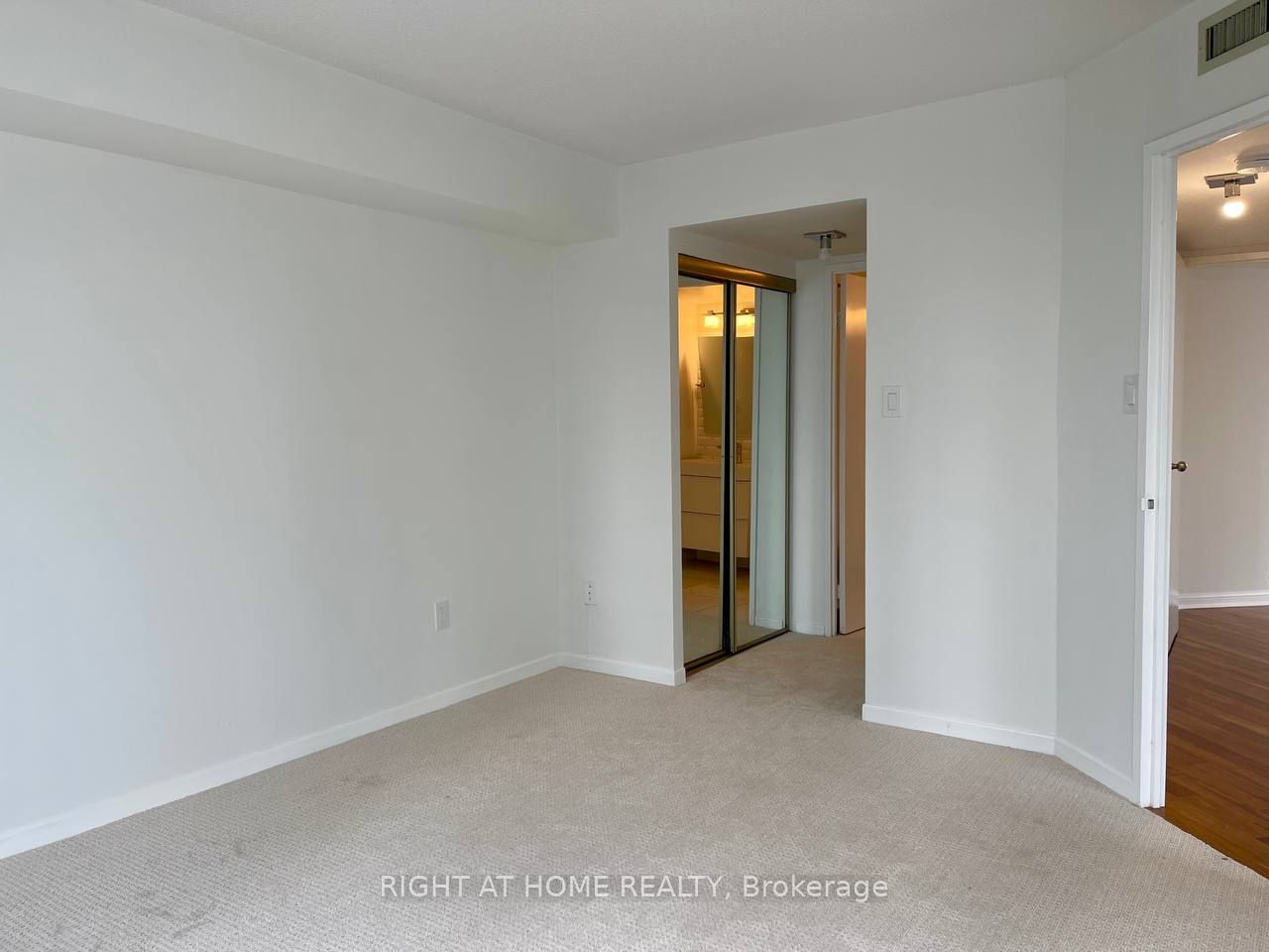 1001 Bay St 3104
