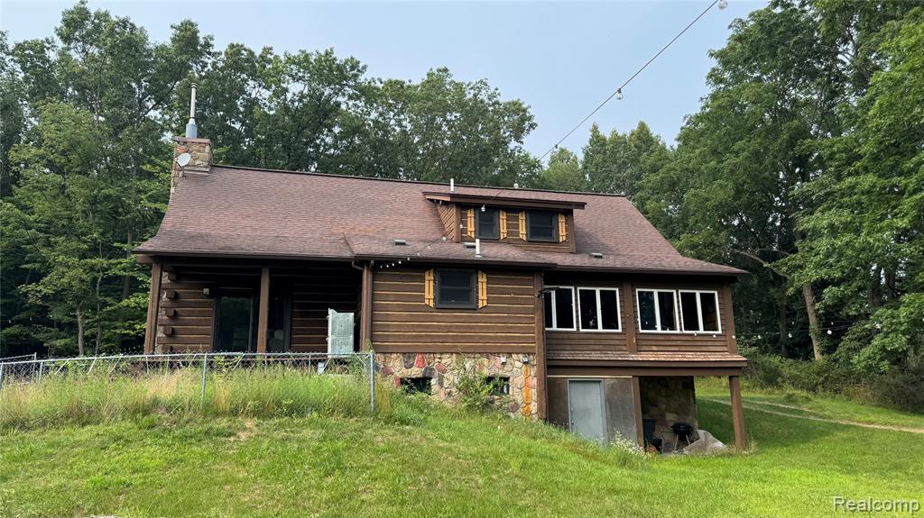 Beautiful private log home isolated by wooded area sitting on 8.96 acreage, fully remodeled in 2023, new wood floors in living room, bedrooms, staircase. New sealer and paint for the log inside the house, fully remodeled all three full bathrooms with beautiful ceramic tiles. All appliances are staying with the sale, partially furnished. Extra storage in lodge/barn that offers heating/cooling with 600 Amp available in the lodge area. it is an industrial electric bill when is used. well water with water softener, a year-old water heater tank, private gate entry