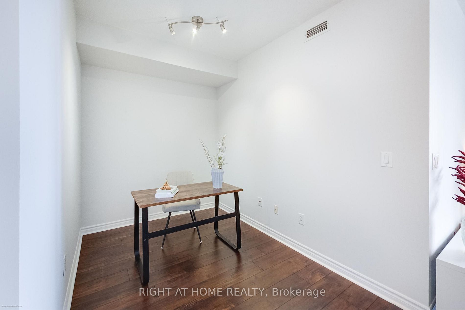 385 Prince Of Wales Dr 621