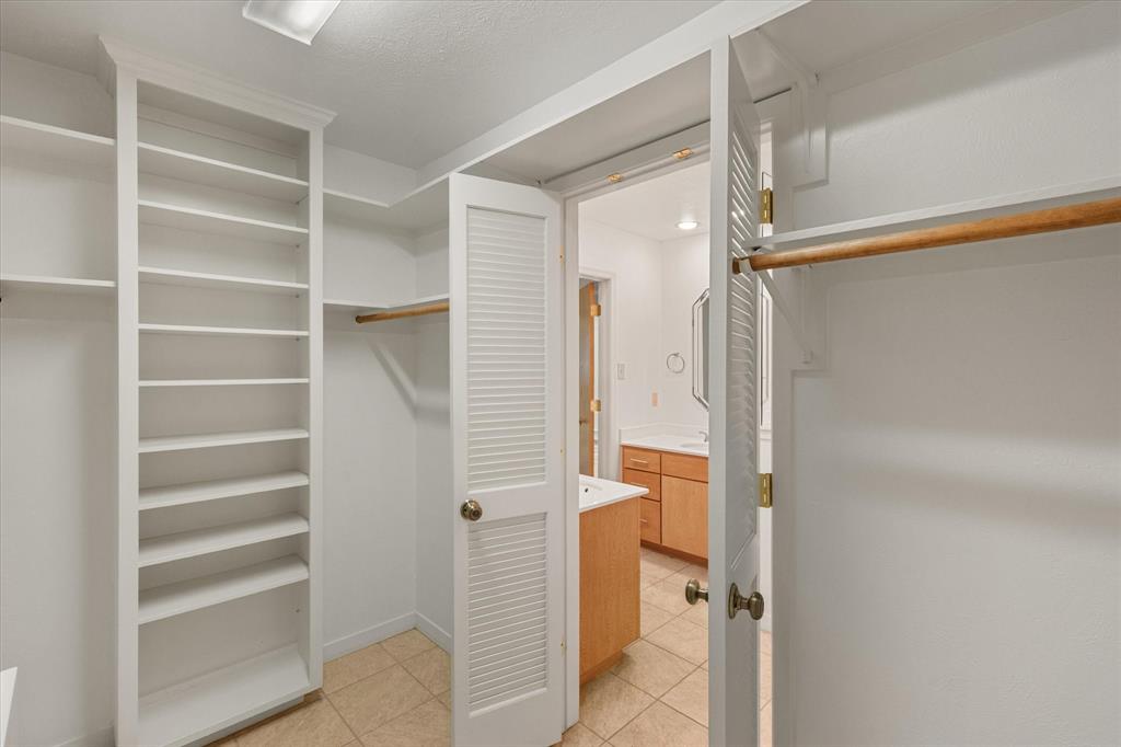 2216 Shadywood Court