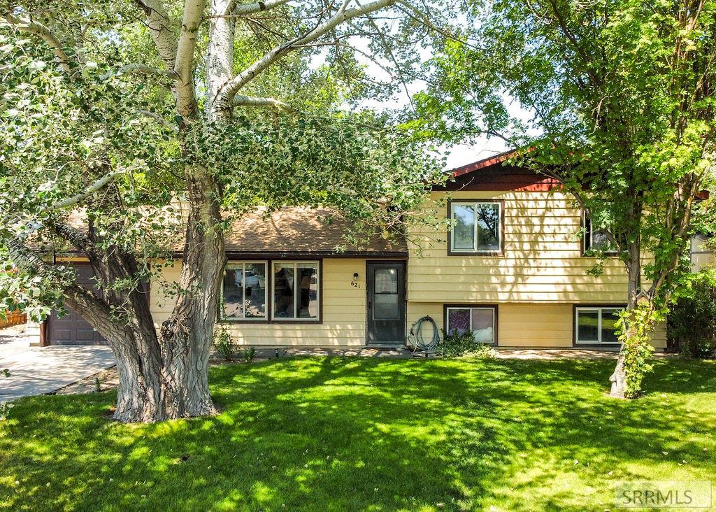 621 Lakeside Drive