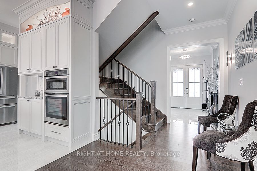 6 Ken Sinclair Cres