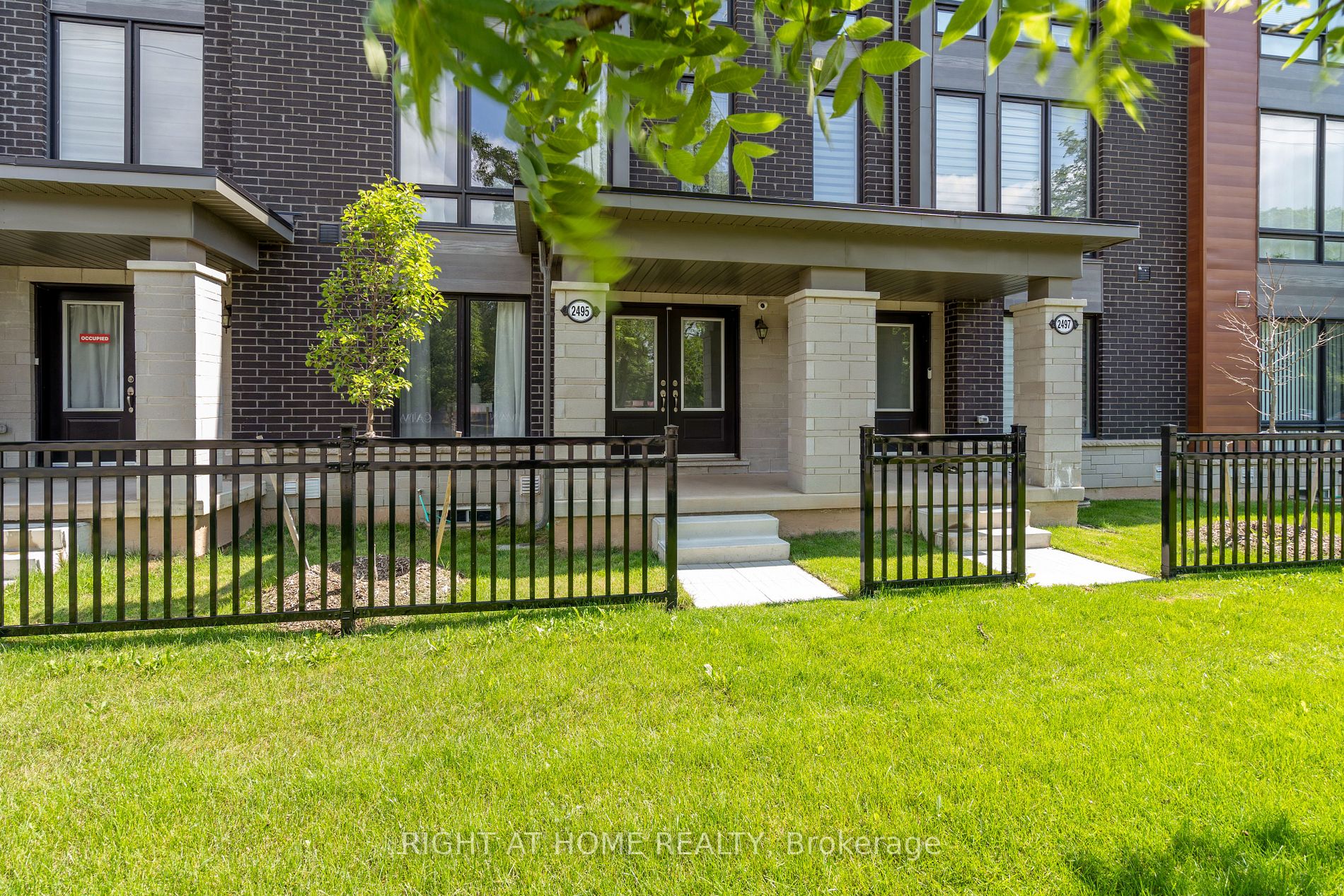 2495 Littlefield Cres